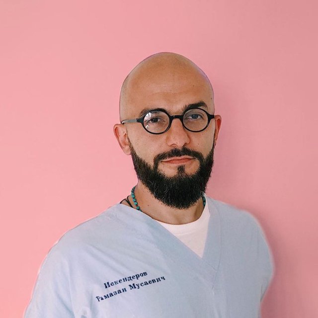 «Две груди — это важно»: хирург Рамазан Искендеров о нюансах восстановления груди после удаления раковой опухоли