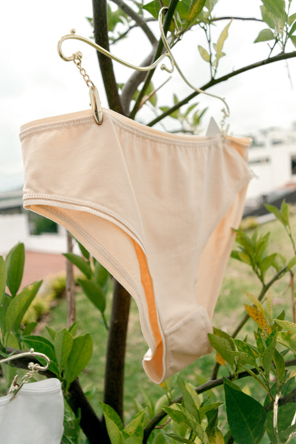 Порно без нижнего белья под юбкой (62 фото)