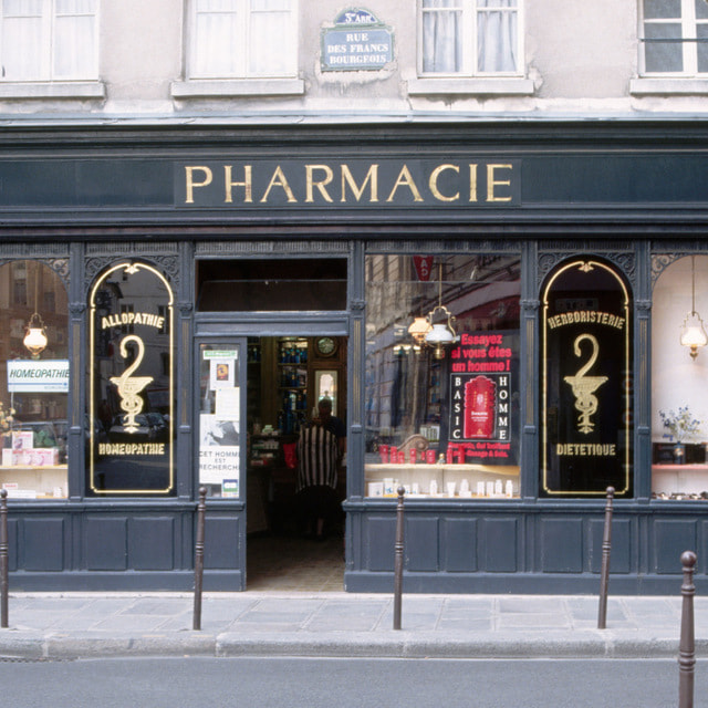 Не изменяй своему фармацевту. Как устроены аптеки во Франции